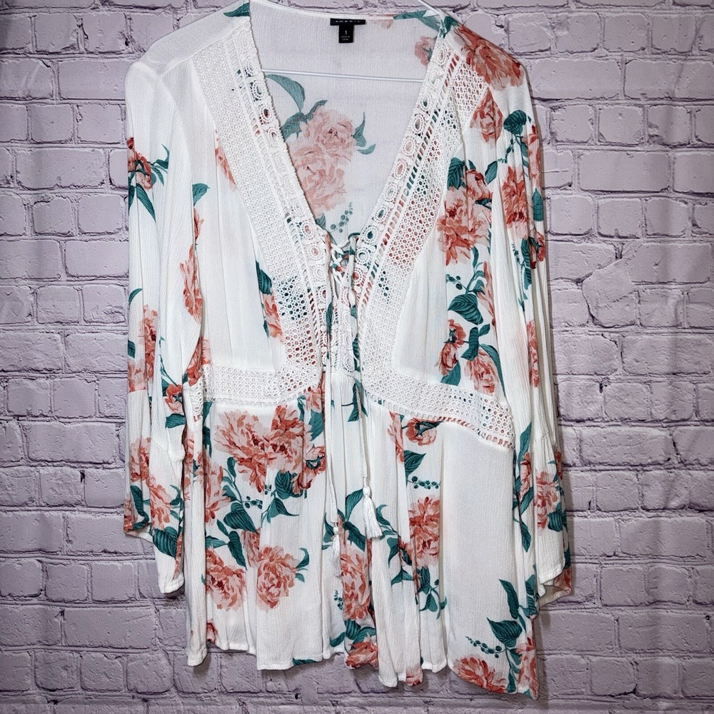 Torrid Floral Flowy Top, 3/4 sleeve with lace detail White Size 1 (XL, 16/18) - Picture 3 of 5